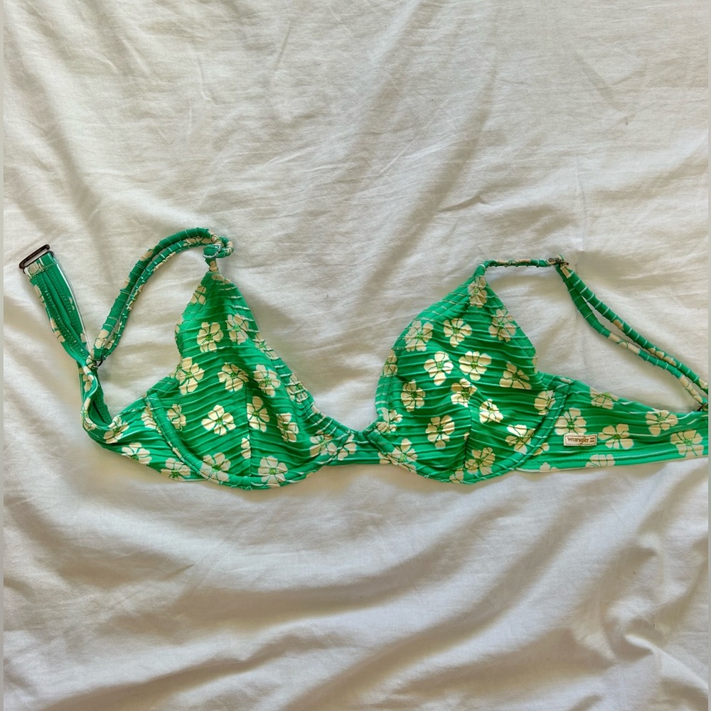 Billabong bikini top!